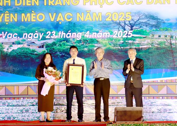 Mèo[-]Vạc[-]đón[-]nhận[-]danh[-]hiệu[-]“Cây[-]Di[-]sản[-]Việt[-]Nam”[-]cho[-]4[-]cây[-]cổ[-]thụ